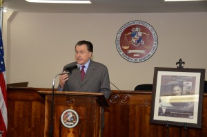El Ex gobernador de Puerto Rico, el Lcdo. Rafael Hernández Colón elogió a Don Fernando Chardón por su valentía e hidalguía.  