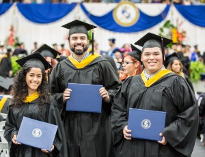 Entre los grados conferidos se encuentran 52 grados asociados, 994 bachilleratos, 237 maestrías, 54 doctorados, 202 Juris Doctor y 17 certificados en el área de Tecnología Médica.(foto: Abimael Medina).