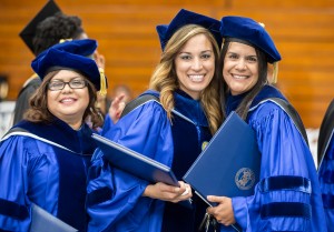 Sobre 1,550 estudiantes Pioneros reciben su grado en los actos de graduación. (foto: Abimael Medina)