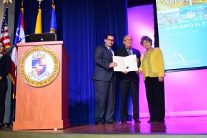 La Universidad recibió una Proclama del Gobernador de Puerto Rico. 