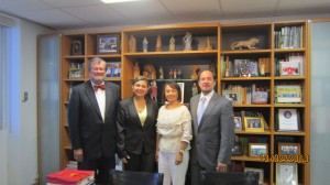De izquierda a derecha:  el presidente de la PUCPR, Dr. Jorge I. Vélez Arocho, Dra. Ana Fernanda Uribe Rodríguez, Dra. Norma Maldonado y el Dr. Hernán Vera.