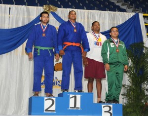 Jonathan Cotte y Adib Collado con cinta verde y anaranjado respectivamente, ganaron en su categoría.