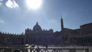 Vista hermosa de la Plaza San Pedro, Vaticano.