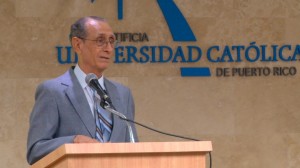 El Dr. Luis Berríos Burgos es miembro del American Institute of Certified Public Accountants, de la American Accounting Association y del Colegio de Contadores Públicos Autorizados de Puerto Rico.