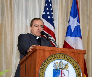 S.E.R. Mons.Roberto González Nieves, Arzopisbo de San Juan presentó la tercera ponencia magistral.
