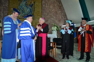 El Dr. Manuel Maceiras Fafián recibió el máximo título honorífico que otorga la Pontificia Universidad Católica de Puerto Rico.