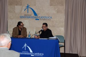 De izquierda a derecha: Dr. Ramón Soto, profesor de Psicología de la PUCPR y Omar Alfonso, periodista y editor de La Perla del Sur.