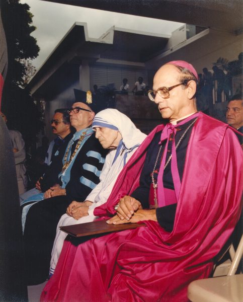 Madre Teresa de Calcuta en la PUCPR.