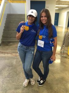 Con tiempo de 1 hora y 26 minutos, el equipo Azul compuesto por Doriann Leandry, estudiante de Biología y Stephanie Díaz, estudiante de Criminología se coronó campeón del evento.