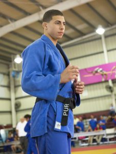 El judoka Jeffrey Ruiz regresa de Hungría para representar a La Católica en los 81 k.