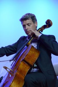 El cellista Brian Schuldt es reconocido a nivel internacional.