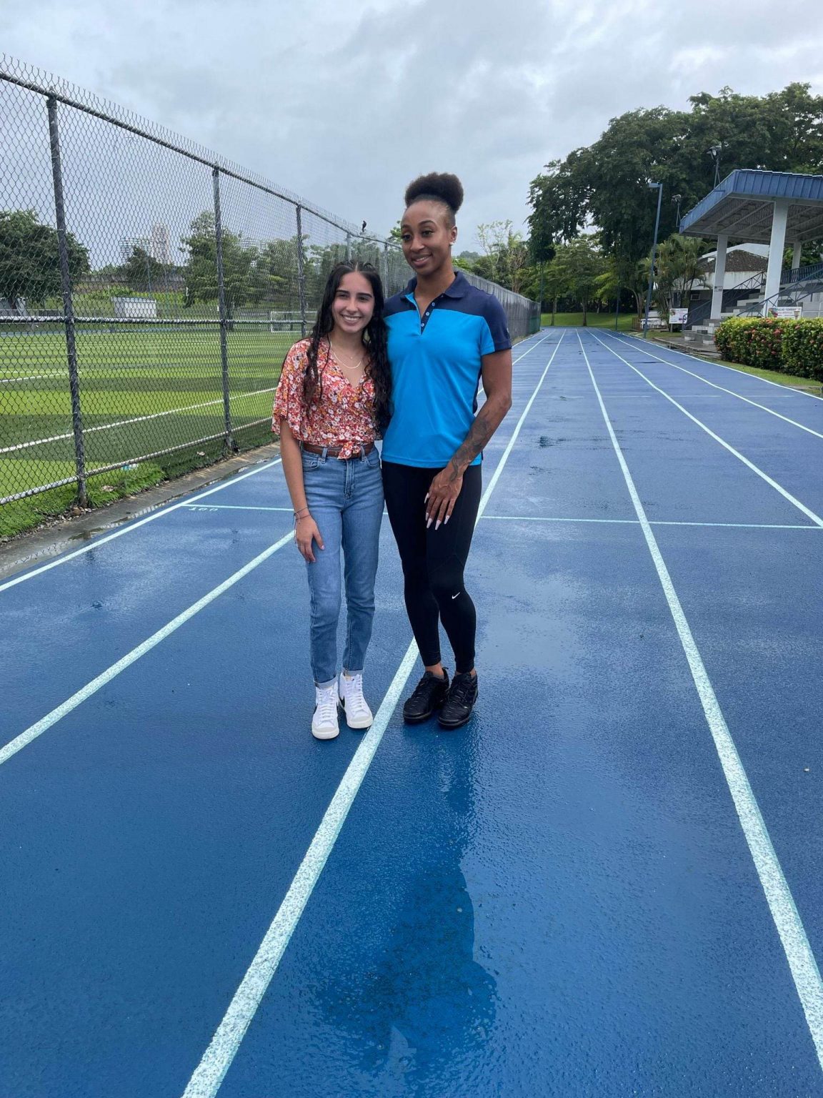 Pionera recibe el Liberty Foundation Jasmine CamachoQuinn Athletics Scholarship Huellas del