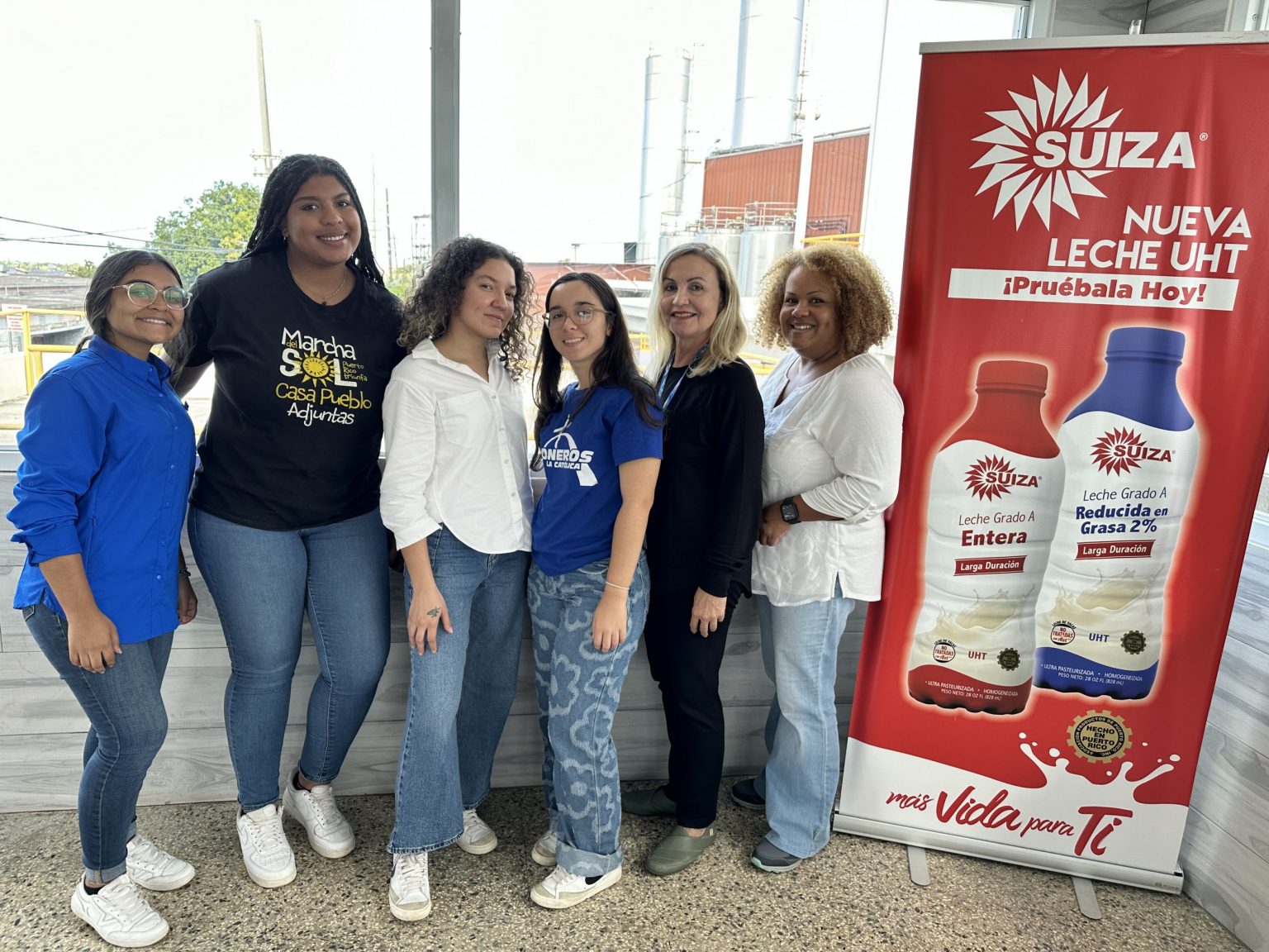 Visitan Suiza Dairy Huellas del Futuro